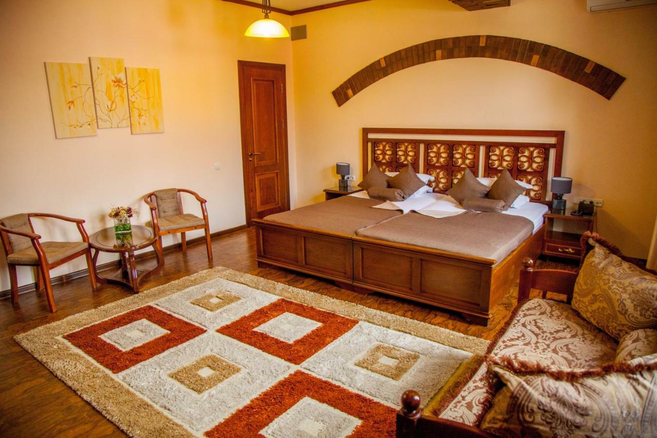 Platan Hotel Samarkand Exterior photo